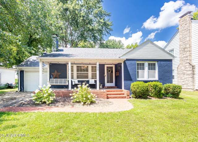 Property at 708 Cardinal St, Jefferson City, MO 65101, 2 beds, 1.5 baths