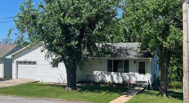 Photo of 1011 E Benton St, Linn, MO 65051