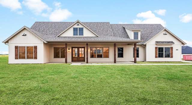 Photo of 5923 Falcon Crest Ln, Jefferson City, MO 65101
