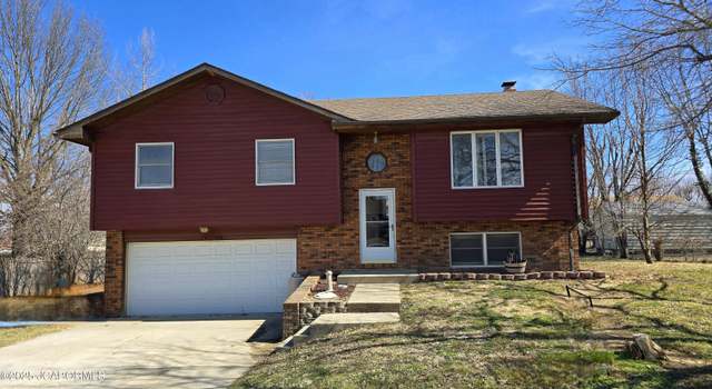 Photo of 104 Sunset Dr, Linn, MO 65051