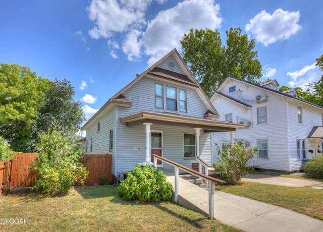 Property at 721 Kentucky Ave, Joplin, MO 64801, 3 beds, 2 baths