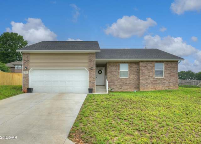 Property at 1302 Justin Trl, Neosho, MO 64850, 3 beds, 2 baths