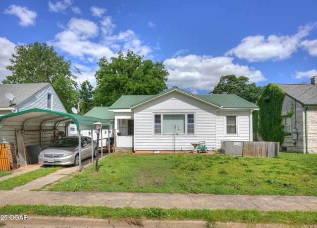 Property at 1418 Forest St, Carthage, MO 64836, 2 beds, 1 bath