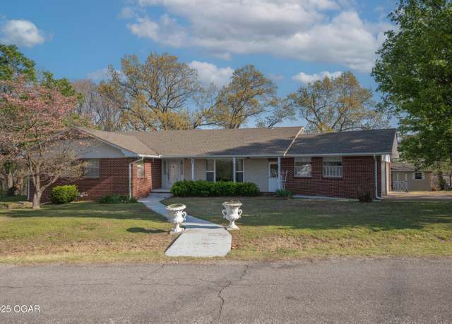 Property at 937 Warnall Circle Cir, Seneca, MO 64865, 3 beds, 3 baths