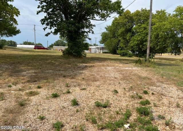 Property at 1402 W 2nd St, Joplin, MO 64801