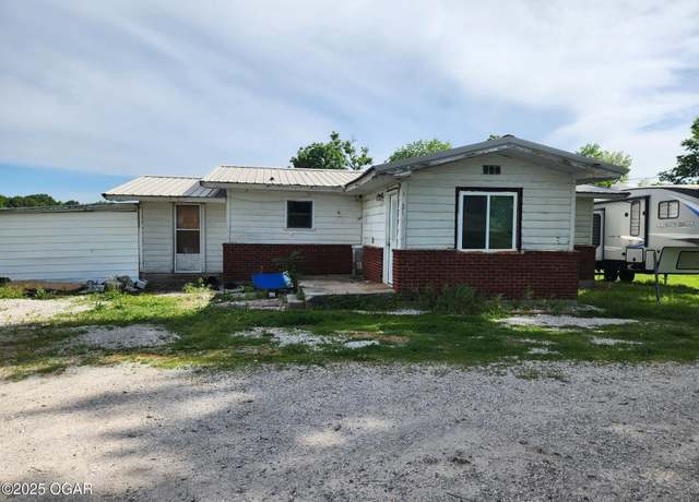 Property at 12078 Cedar Rd, Carthage, MO 64836, 2 beds, 2 baths