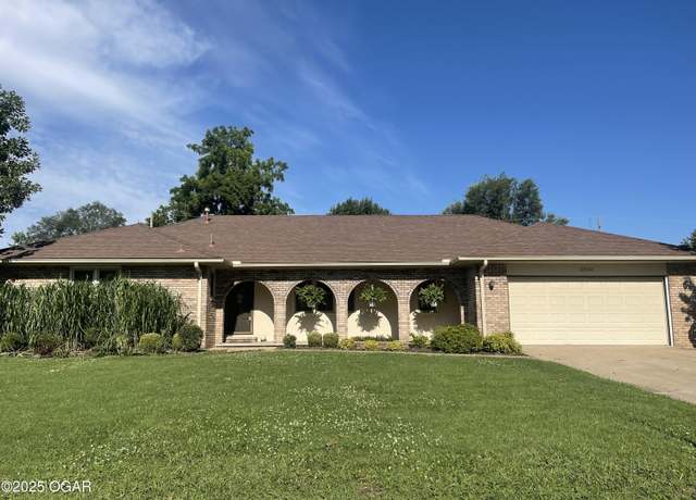Property at 2930 S Michigan Ave, Joplin, MO 64804, 4 beds, 2.5 baths