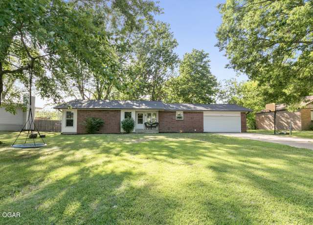 Property at 3915 College View Dr, Joplin, MO 64801, 3 beds, 2 baths