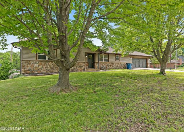 Property at 402 Gooch Rd, Neosho, MO 64850, 5 beds, 3 baths