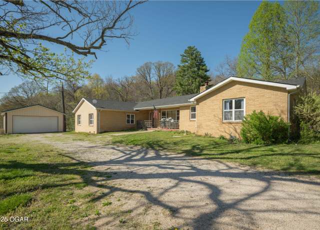 Property at 4659 Gateway Dr, Joplin, MO 64804, 4 beds, 2 baths