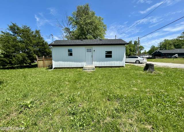 Property at 501 N Tennessee Ave, Carterville, MO 64835, 2 beds, 1 bath