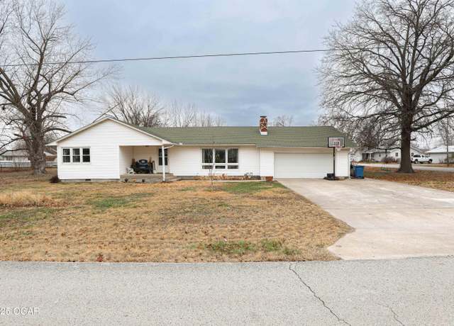 Property at 202 Arbor Dr, Lamar, MO 64759, 3 beds, 2 baths
