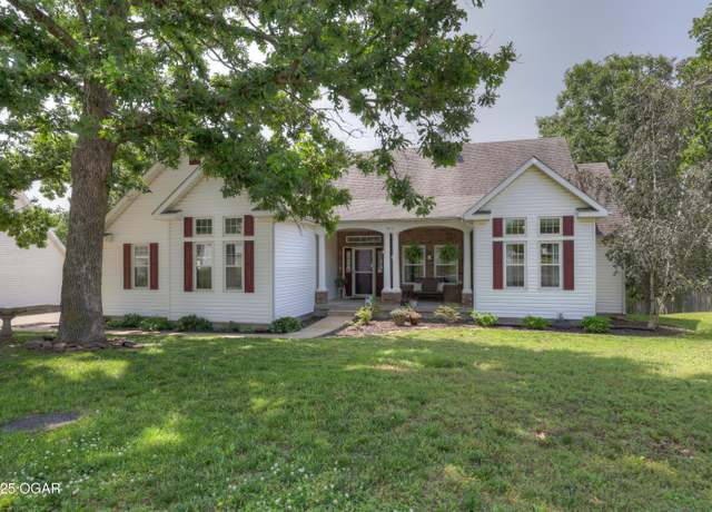 Property at 902 Windsor St, Joplin, MO 64801, 3 beds, 2.5 baths