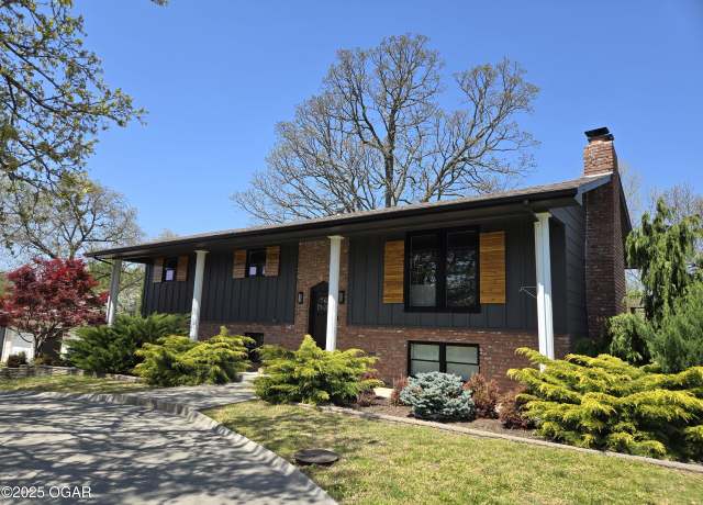Property at 2991 Southern Hills Dr, Joplin, MO 64804, 4 beds, 3.5 baths