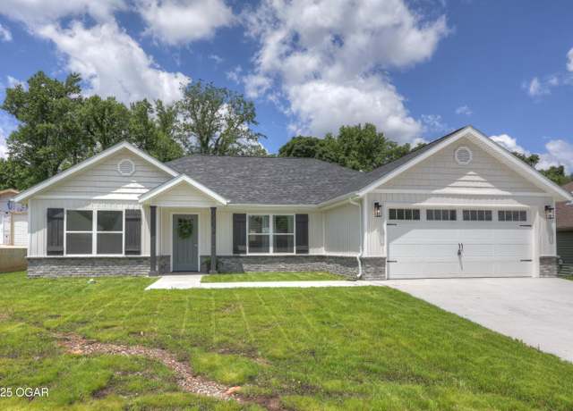 Property at 1235 Sheila Ann Dr, Carthage, MO 64836, 3 beds, 2 baths