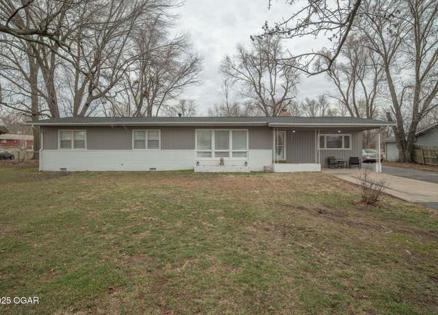 Property at 227 Virginia St, Carthage, MO 64836, 3 beds, 2 baths