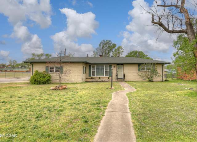 Property at 2630 New Hampshire Ave, Joplin, MO 64804, 3 beds, 2 baths