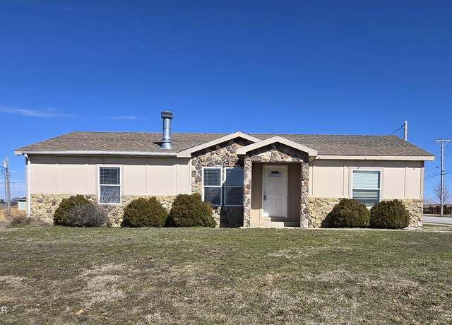 Property at 2831 E 19th St, Joplin, MO 64801, 3 beds, 2 baths
