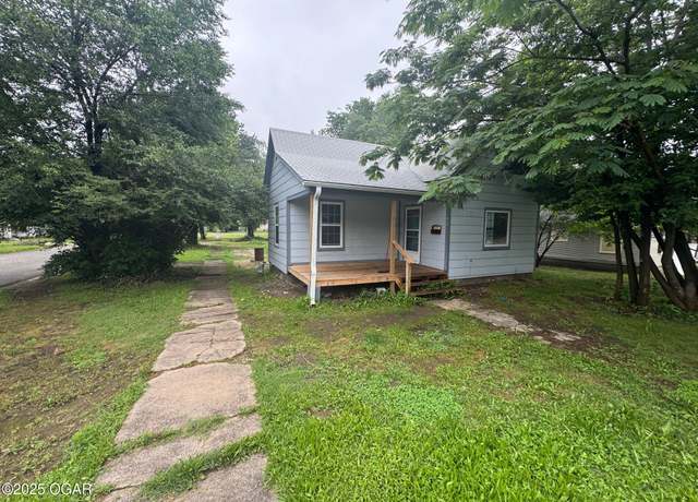 Property at 404 E 18th St, Baxter Springs, KS 66713, 2 beds, 1 bath