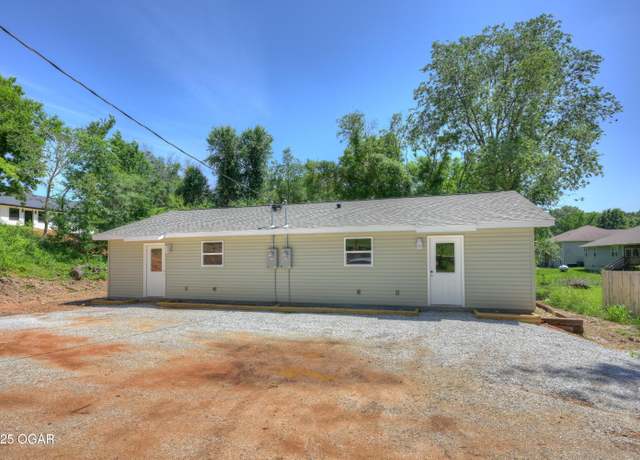 Property at 1601 Ridgewood, Neosho, MO 64850, 2 beds, 1 bath