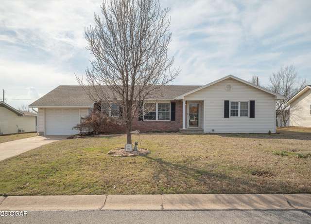 Property at 2920 Jefferson Ave, Joplin, MO 64804, 3 beds, 2 baths