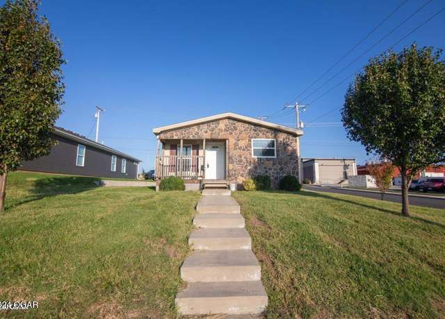 Property at 2331 S Joplin Ave, Joplin, MO 64804, 3 beds, 2 baths