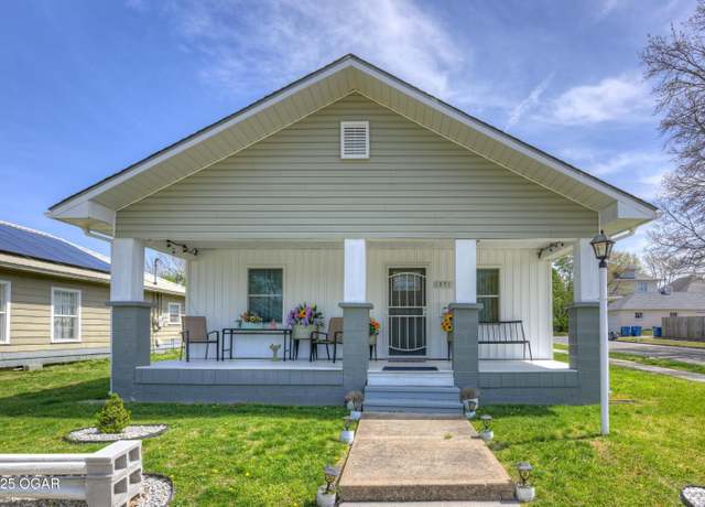 Property at 1831 Annie Baxter Ave, Joplin, MO 64804, 3 beds, 2 baths