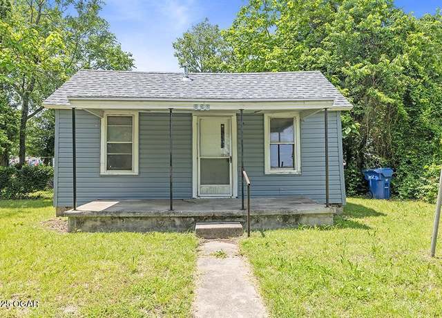 Property at 820 N Tom St, Webb City, MO 64870, 2 beds, 1 bath