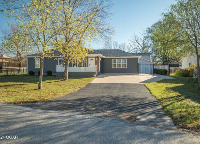 Property at 4600 Courtney Ln, Joplin, MO 64804, 3 beds, 2 baths
