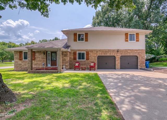 Property at 2124 E 34th Street St, Joplin, MO 64804, 4 beds, 2.5 baths