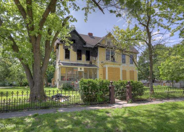 Property at 302 S Pennsylvania St, Webb City, MO 64870, 4 beds, 2 baths