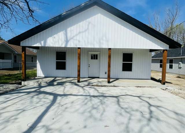 Property at 2424 S Cleveland Ave, Joplin, MO 64804, 3 beds, 2 baths