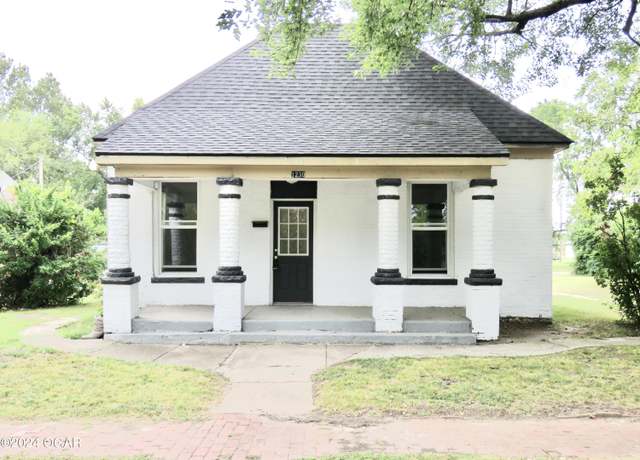 Property at 1230 W 9th St, Joplin, MO 64801, 2 beds, 1 bath