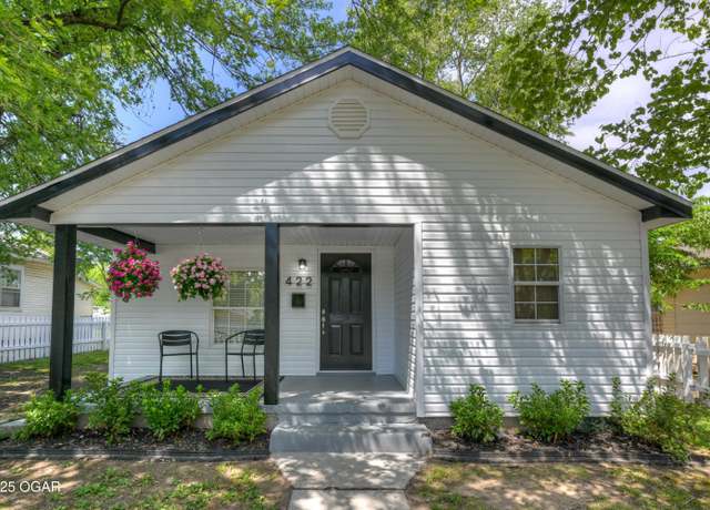 Property at 422 S Highland Ave, Joplin, MO 64801, 3 beds, 2 baths