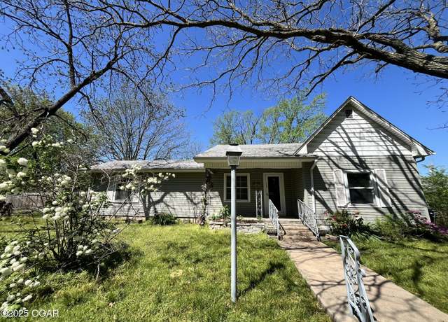Property at 716 Campbell St, Webb City, MO 64870, 3 beds, 2 baths