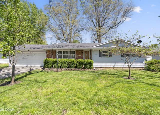 Property at 513 Grand Ave, Monett, MO 65708, 3 beds, 1.5 baths