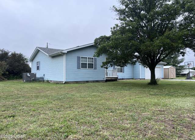 Property at 2038 W Trolley Car Ln, Carthage, MO 64836, 3 beds, 2 baths