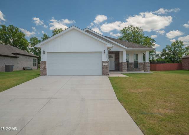 Property at 354 E Greystone Sq, Webb City, MO 64870, 3 beds, 2 baths