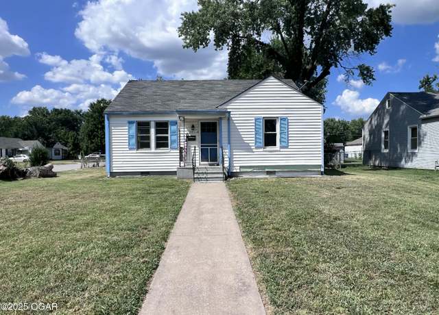 Property at 1731 Hillcrest Dr, Carthage, MO 64836, 2 beds, 1 bath