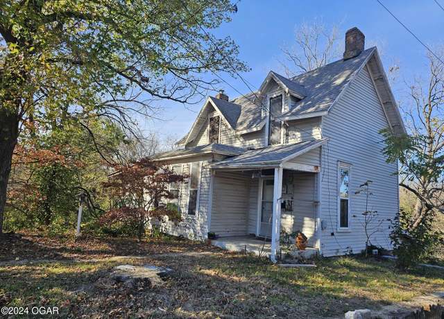 Property at 444 E 8th St, Baxter Springs, KS 66713, 3 beds, 1 bath
