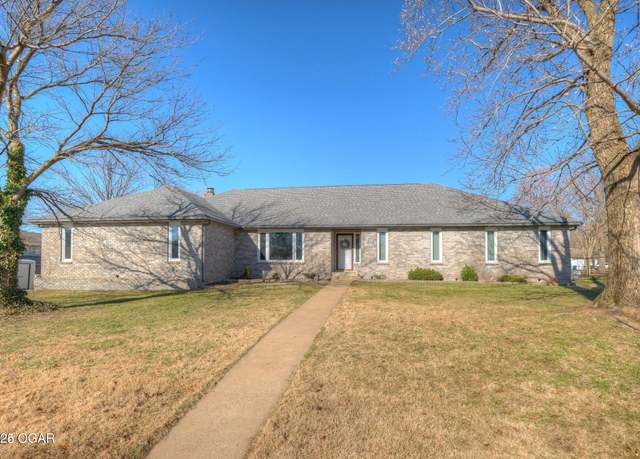 Property at 1901 Laura Ln, Joplin, MO 64801, 3 beds, 2.5 baths