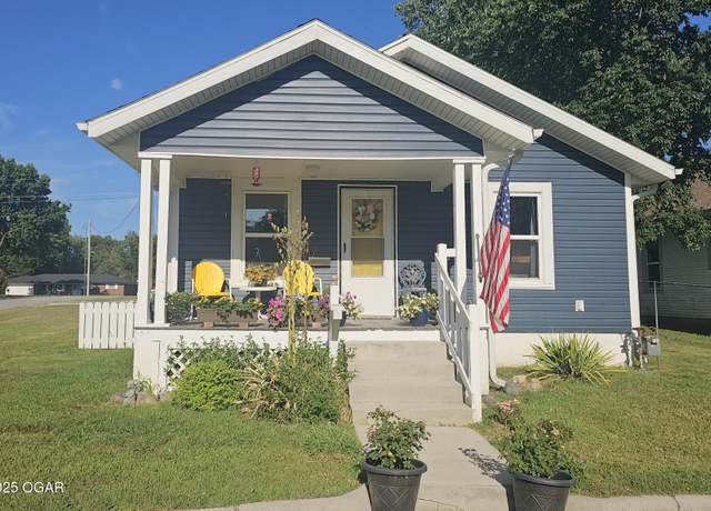 Property at 2002 Chouteau Ave, Baxter Springs, KS 66713, 2 beds, 1 bath