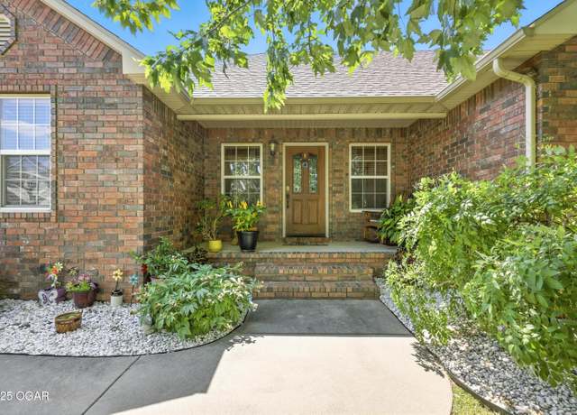 Property at 2433 Jonathan St, Carthage, MO 64836, 3 beds, 2 baths