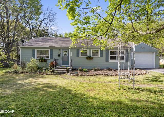 Property at 714 W Tracy St, Springfield, MO 65807, 2 beds, 1 bath