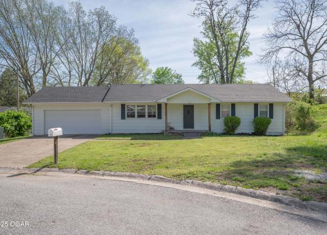 Property at 1407 Knapp Ct, Neosho, MO 64850, 3 beds, 2 baths