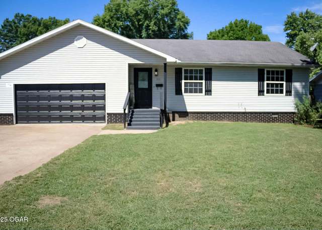 Property at 808 Flower Box Ln, Neosho, MO 64850, 3 beds, 1.5 baths