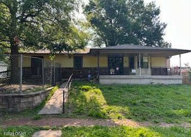 Property at 105 N Pearl Ave, Joplin, MO 64801, 3 beds, 2.5 baths