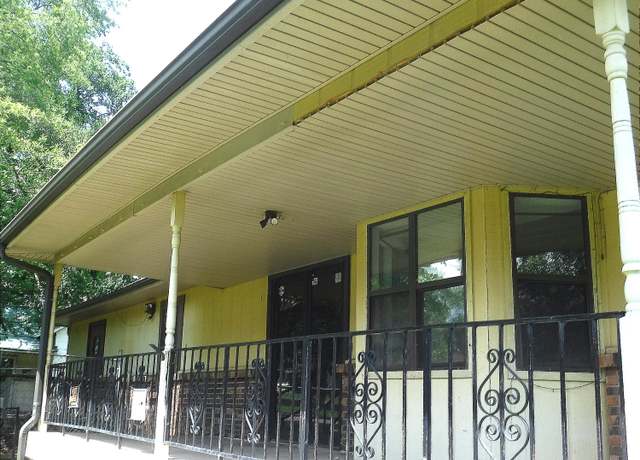 Property at 105 N Pearl Ave, Joplin, MO 64801, 3 beds, 2.5 baths