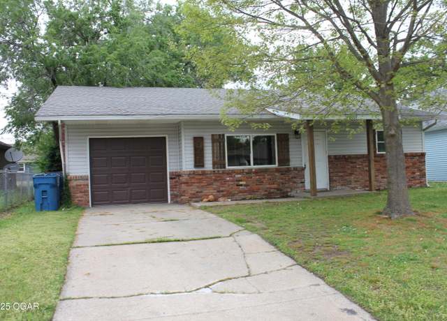 Property at 3007 W 15th St, Joplin, MO 64801, 3 beds, 2 baths