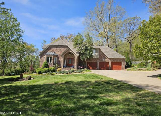 Property at 5200 Brookwood Dr, Joplin, MO 64804, 4 beds, 4.5 baths